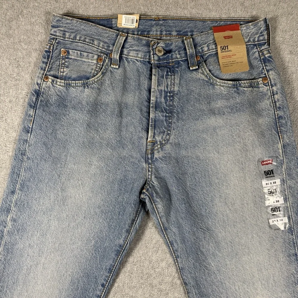 NWT Levi's 501 Original Jeans 30x32 Light Wash Blue Straight Leg Button Fly